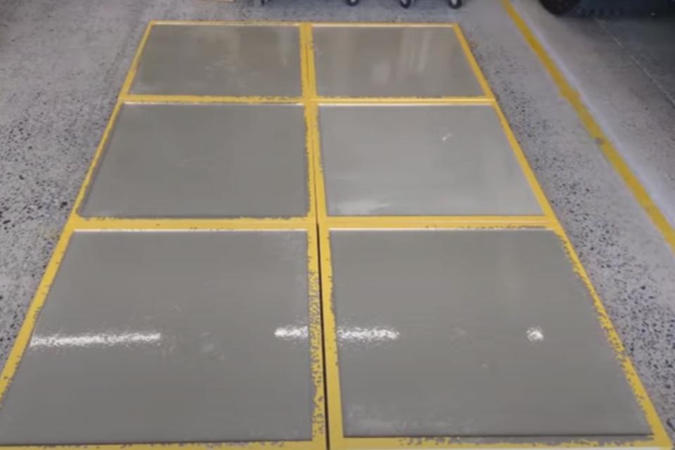 Polished concrete demonstrate platformの画像